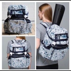 Rare Black Lululemon Travelling Yogini Rucksack